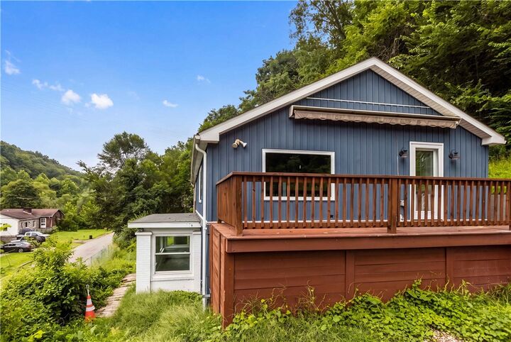 Property Photo: 850 Gypsy Glen Rd PA 15009