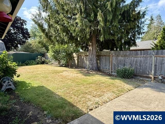 Property Photo: 665 Oak St OR 97325