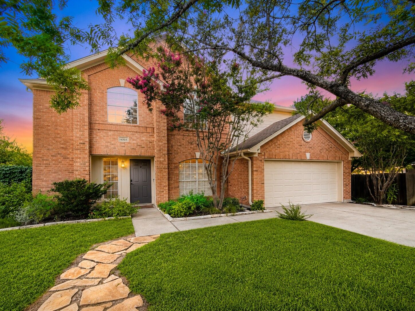 Property Photo:  
