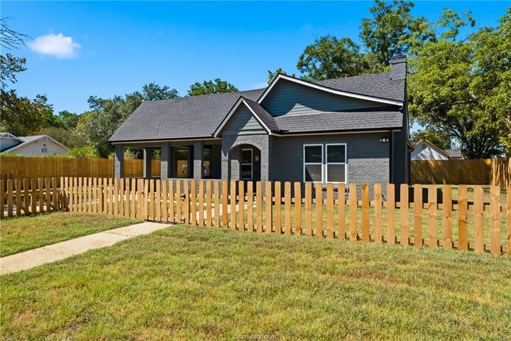 Property Photo: 902 Post Oak Street TX 77859