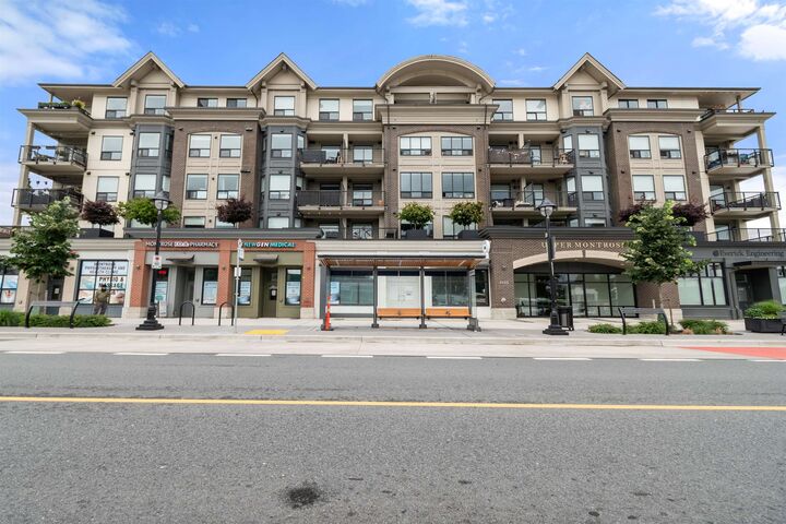 2493 Montrose Avenue 425 — photo 1