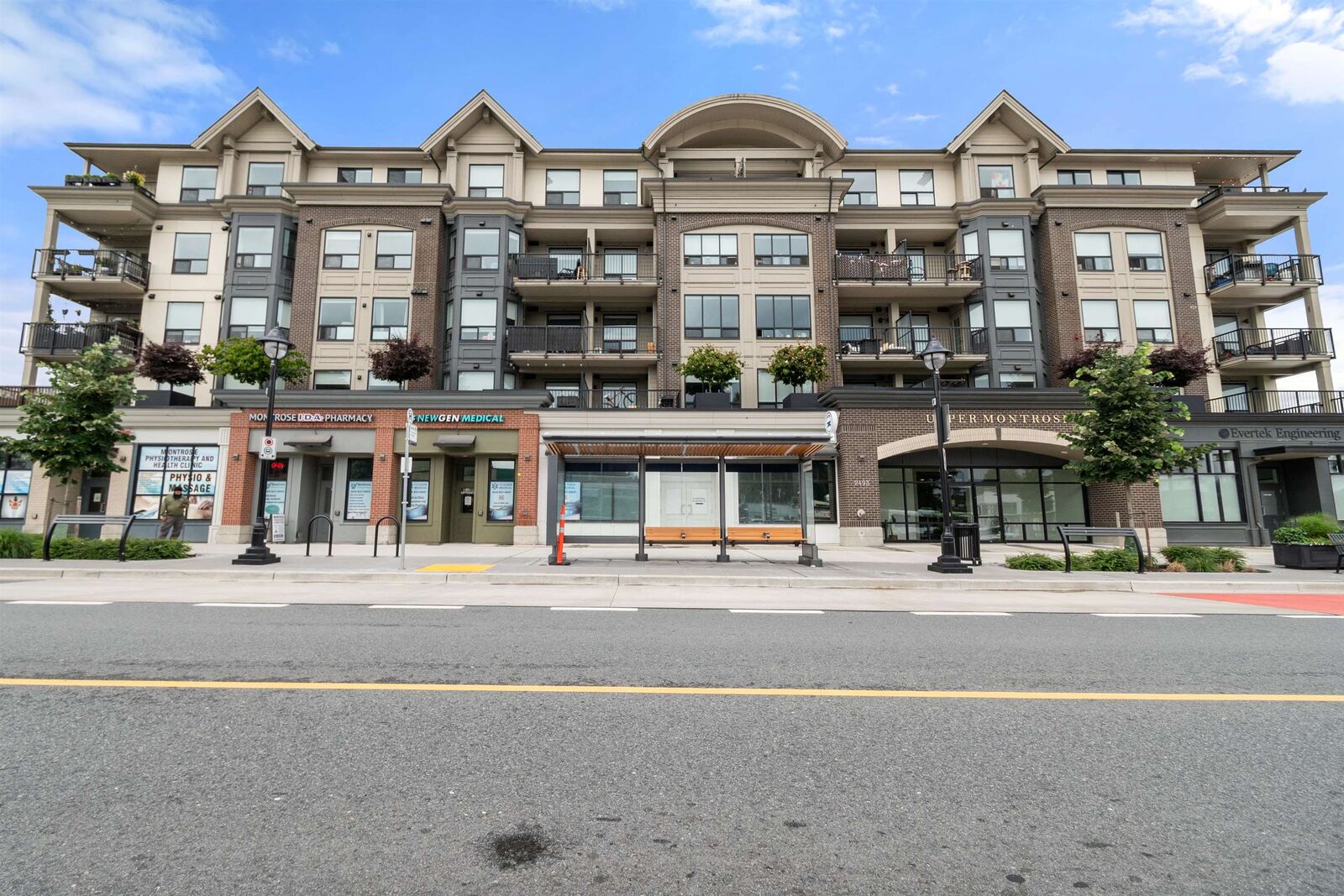 Property Photo: 2493 Montrose Avenue 425 BC V2S 0L4