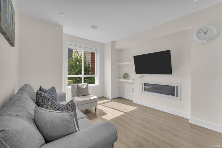 Property Photo: 1670 160 Street 44 BC V4A 0C6