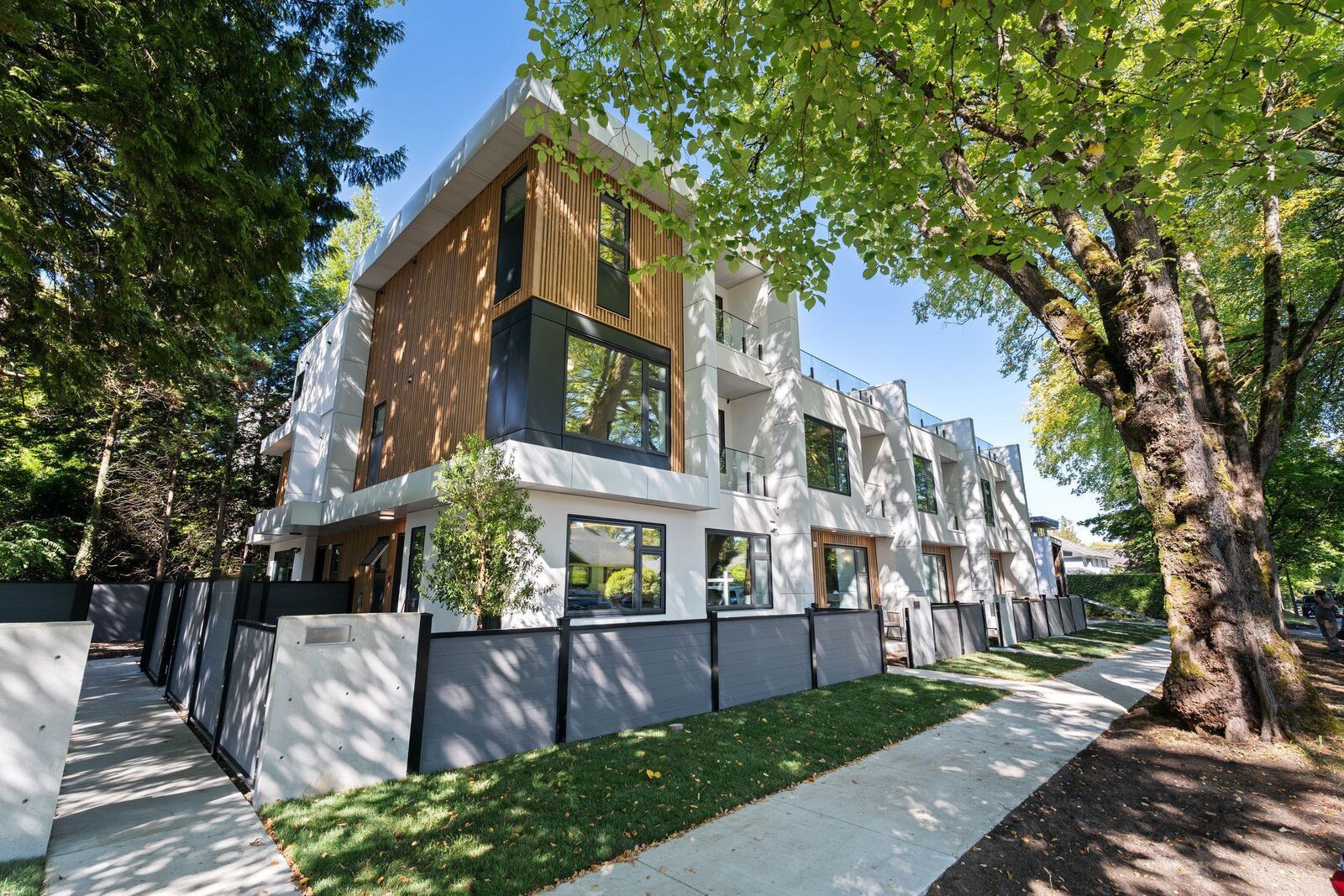 Property Photo: 1491 Devonshire Crescent 4 BC V6H 2G5