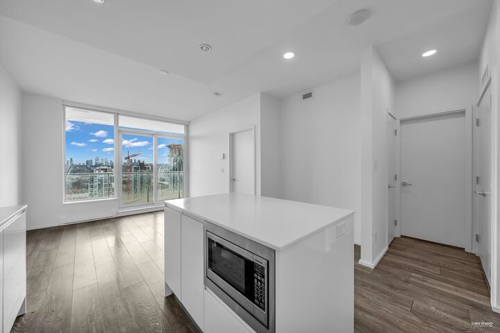 Property Photo: 4650 Brentwood Boulevard 1704 BC V5C 0M3