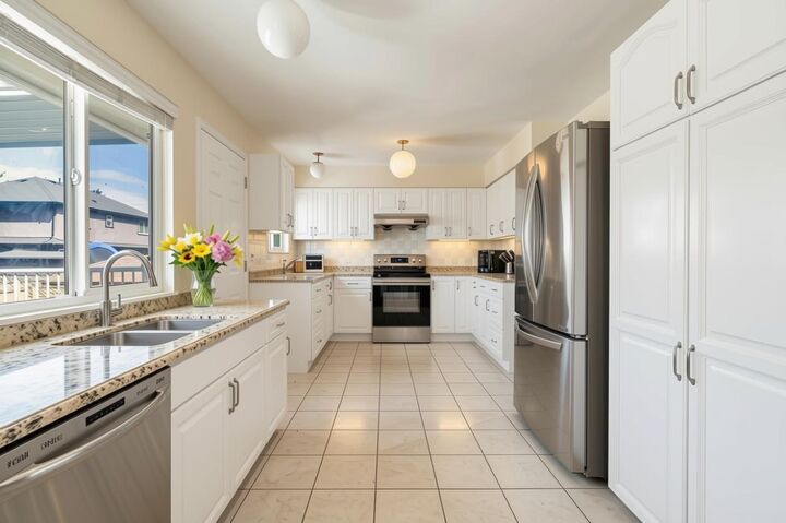 Property Photo: 675 Duncan Avenue BC V5B 4M1