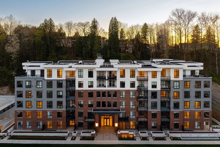 2771 Montrose Avenue 313 — photo 1