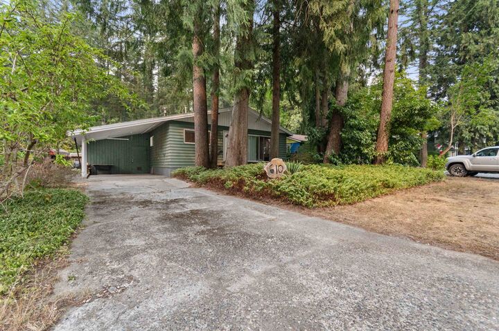 Property Photo: 610 Mountain View Road BC V2R 4Z5