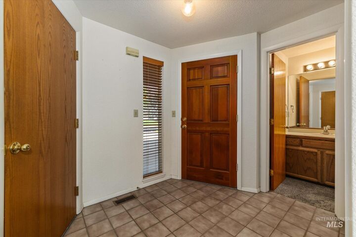 Property Photo: 906 N Benjamin Lane ID 83704