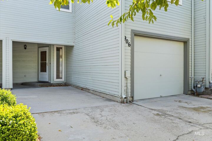 Property Photo:  906 N Benjamin Lane  ID 83704 