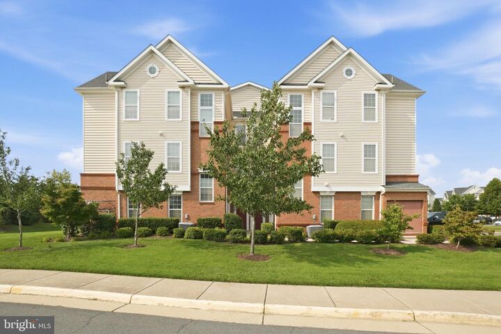 Property Photo: 23315 Milltown Knoll Square 102 VA 20148
