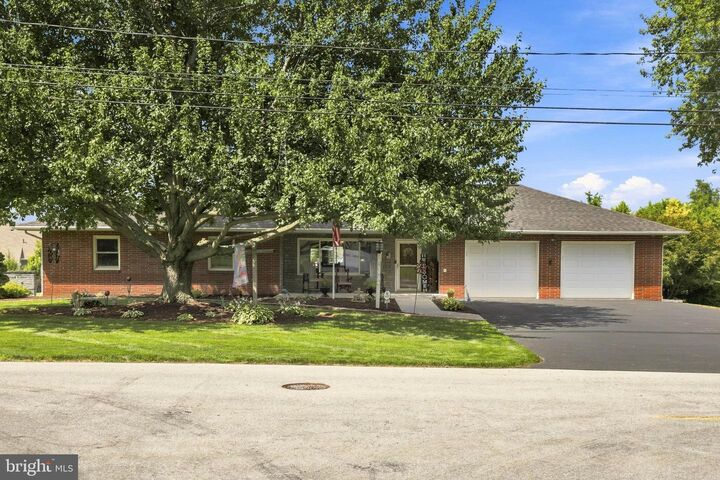 Property Photo:  215 Wynwood Drive  PA 17584 