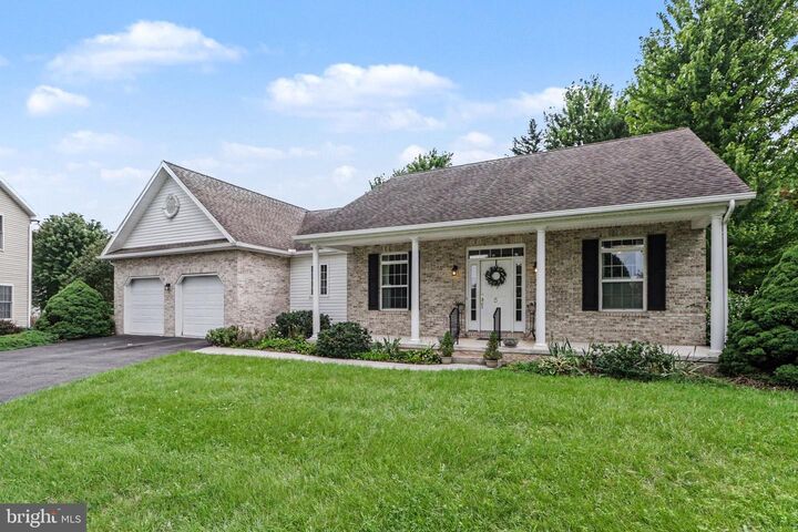Property Photo:  5 Baird Court  PA 17013 