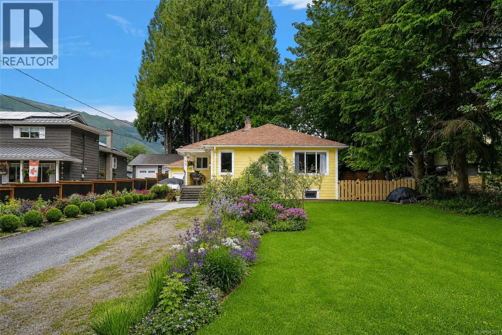 Property Photo: 15 King George Street South BC V0R 2G0