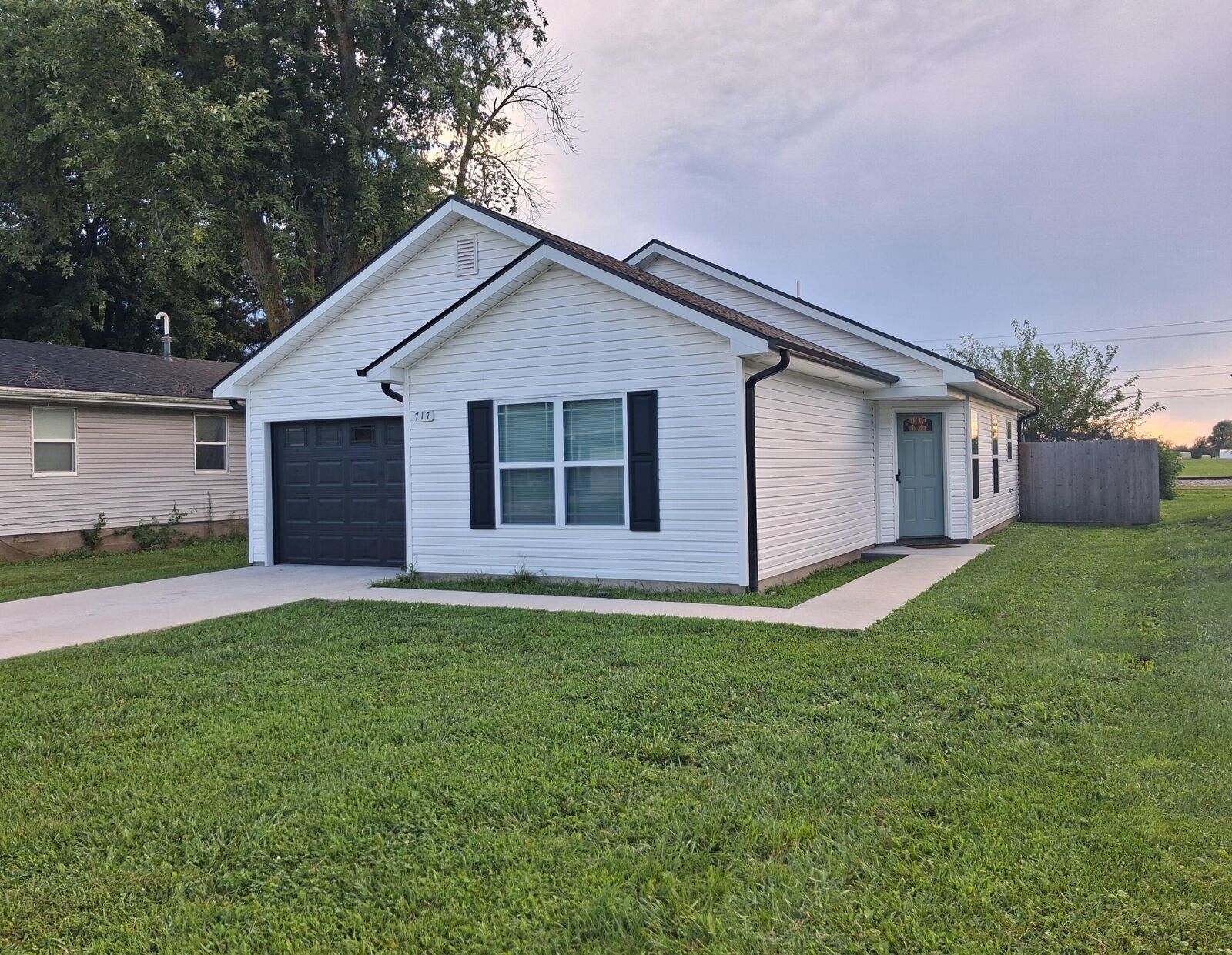 Property Photo:  717 S Central St  MO 65240 