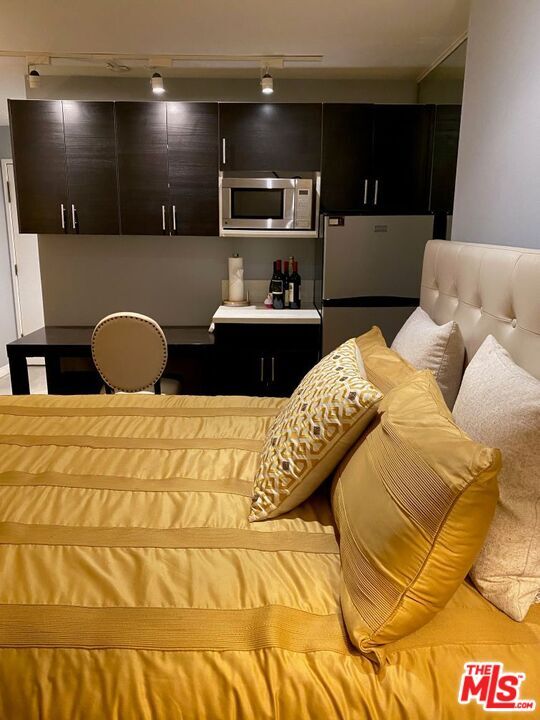 Property Photo:  10660 Wilshire Blvd, Unit 101  CA 90024 