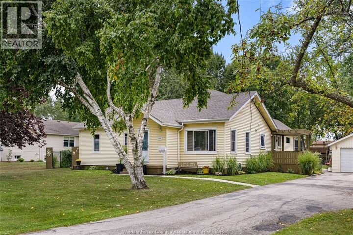 Property Photo:  1233 Croydon Drive  ON N9H 1B3 