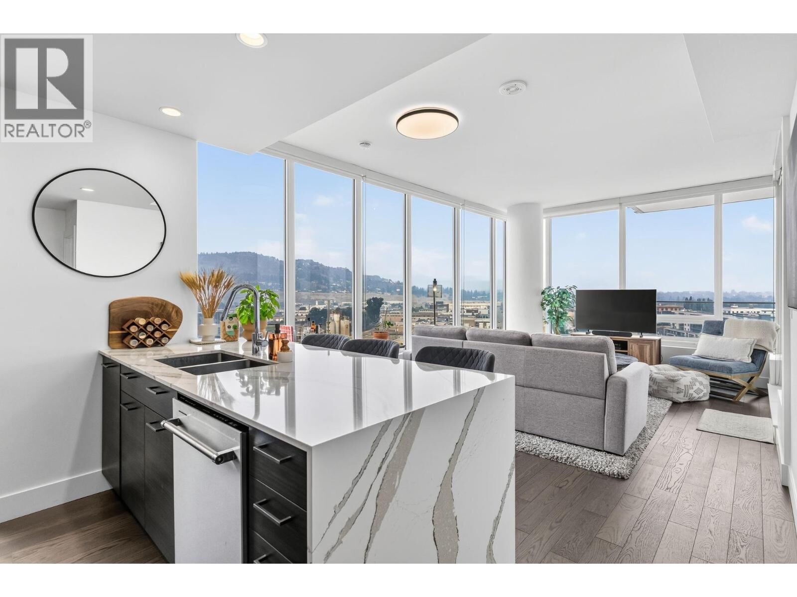 Property Photo:  1181 Sunset Drive 1102  BC V1Y 0J4 