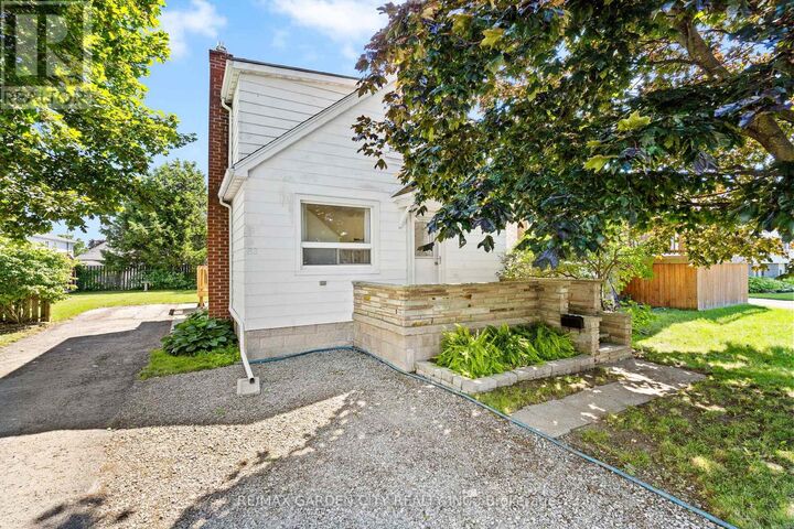 Property Photo: 38 Oakwood Street ON L3K 5E9