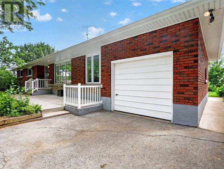 Property Photo: 8 Champa Drive ON L2M 3K2