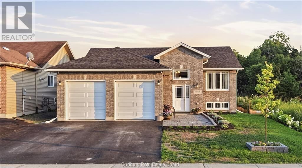 Property Photo: 1663 Meadowlark Way ON P3N 0A8