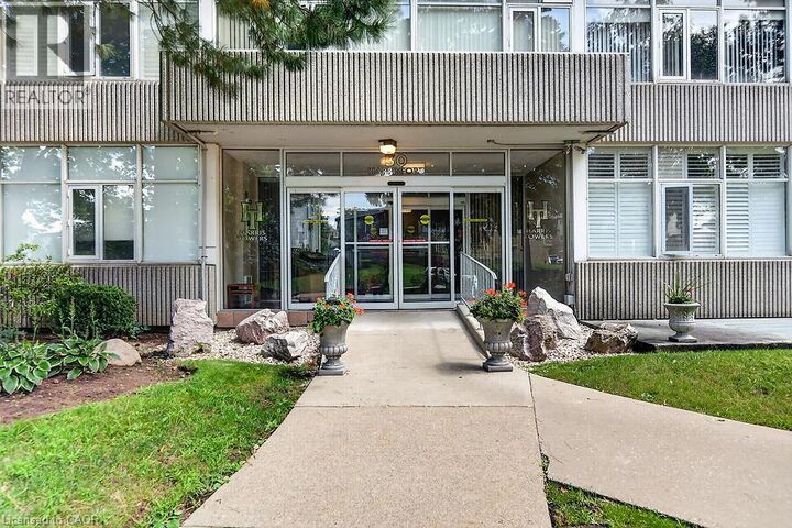 Property Photo:  30 Harrisford Street 908  ON L8K 6N1 