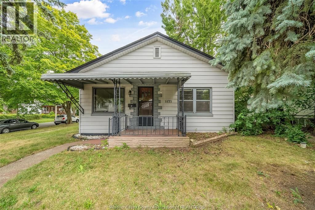 Property Photo:  3173 Wyandotte West  ON N8Y 4V1 