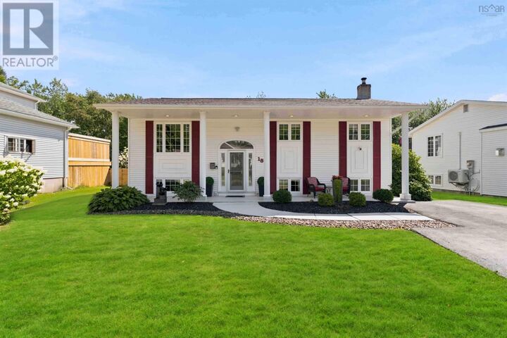 18 P Thomas Drive — photo 1
