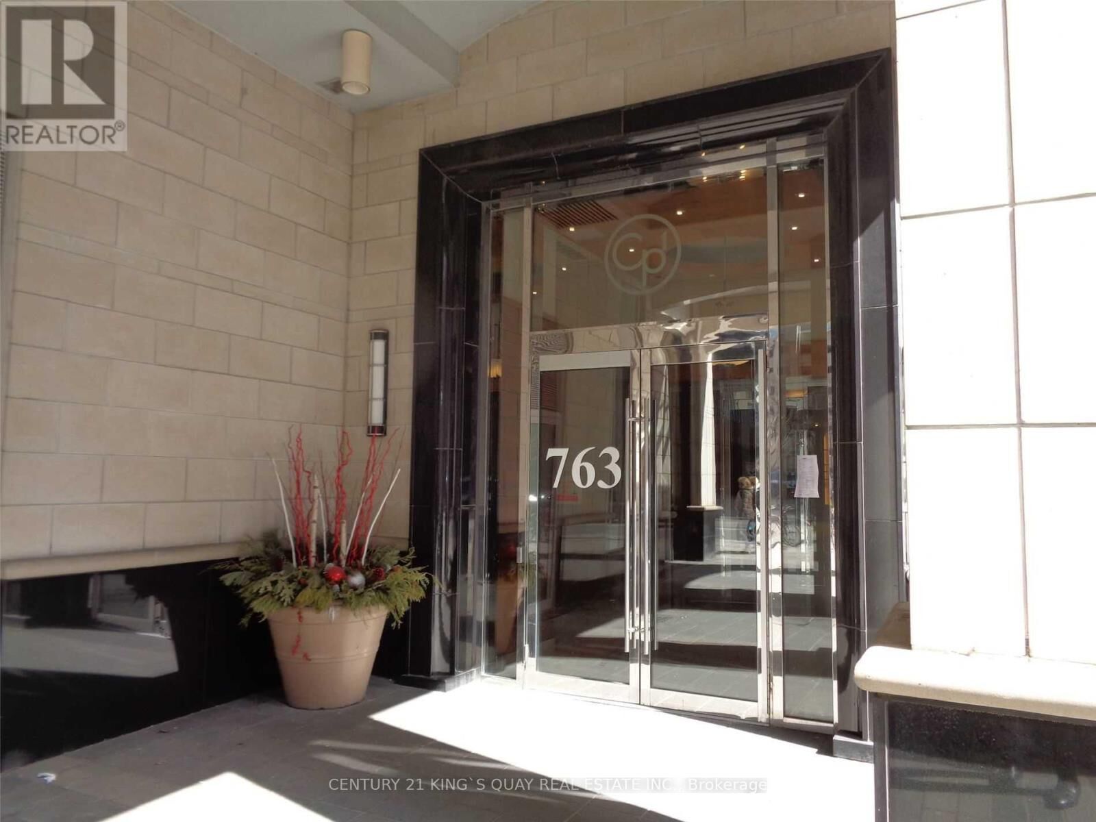 Property Photo: 763 Bay Street 2714 ON M5G 2R3