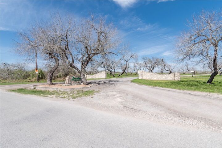 Property Photo: 20 Lakeshore Drive TX 78383
