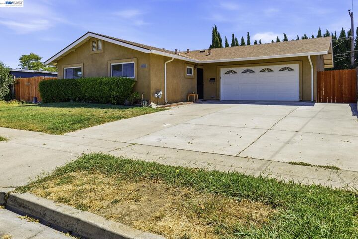 Property Photo:  40071 Leslie St  CA 94538 