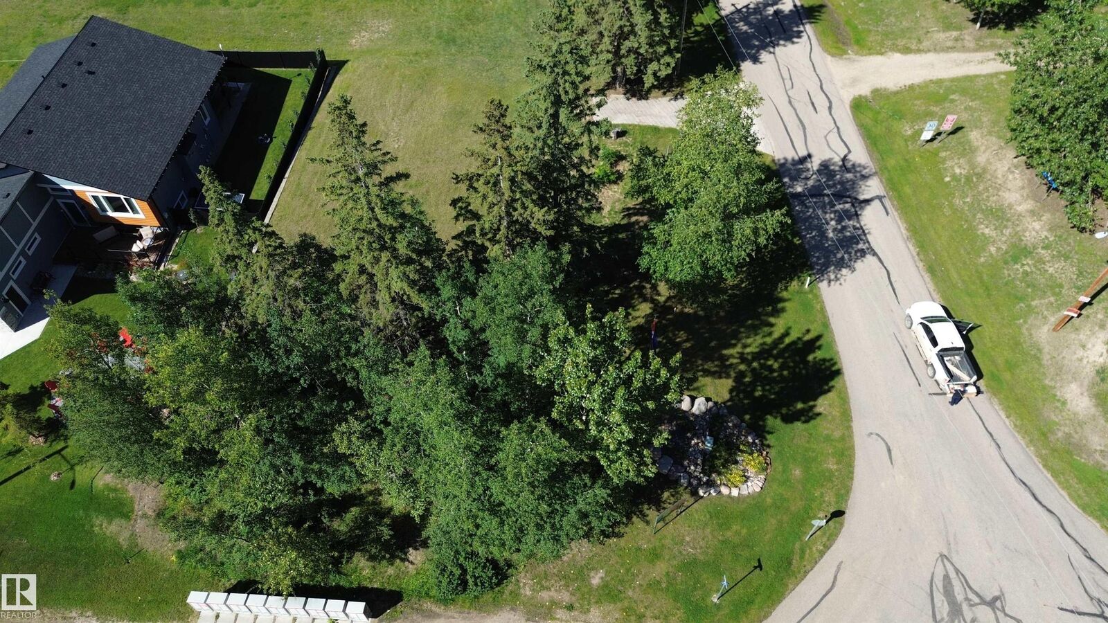 Property Photo:  101 1 St  AB T0E 1A0 