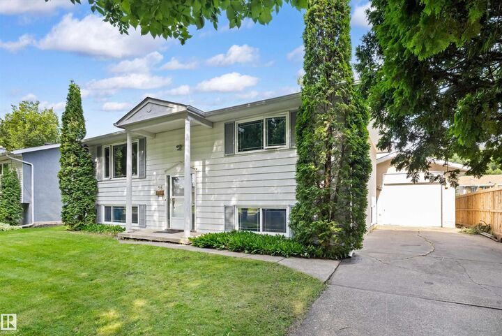 Property Photo:  56 Flagstone Crescent  AB T8N 1R3 