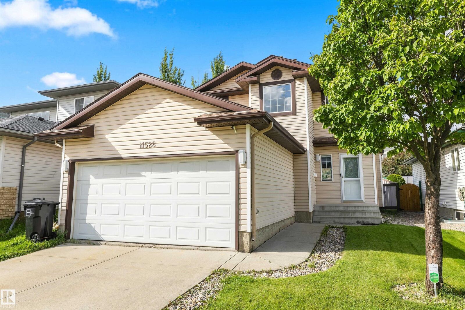 Property Photo:  11528 168 Avenue NW  AB T5X 6B6 