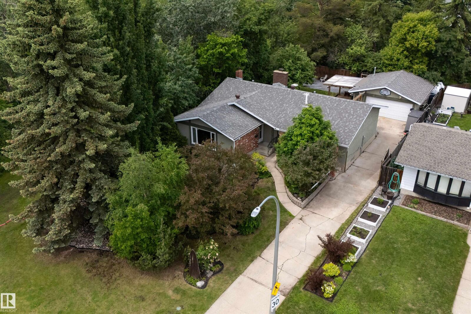 Property Photo:  140 Greengrove Avenue  AB T8A 3C7 