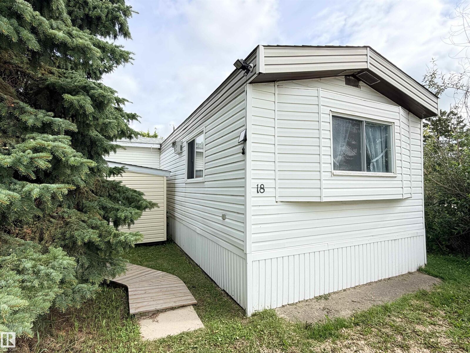 Property Photo:  9501 104 Avenue 18  AB T7P 1M7 