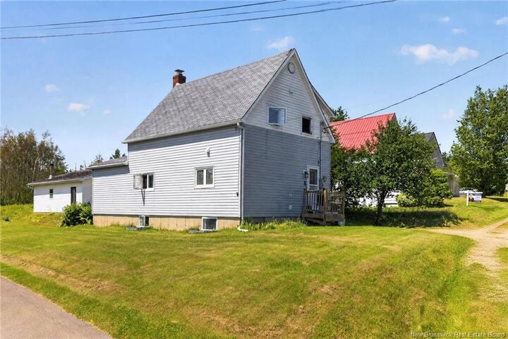 Property Photo:  8 Kirk Street  NB E4L 3E6 