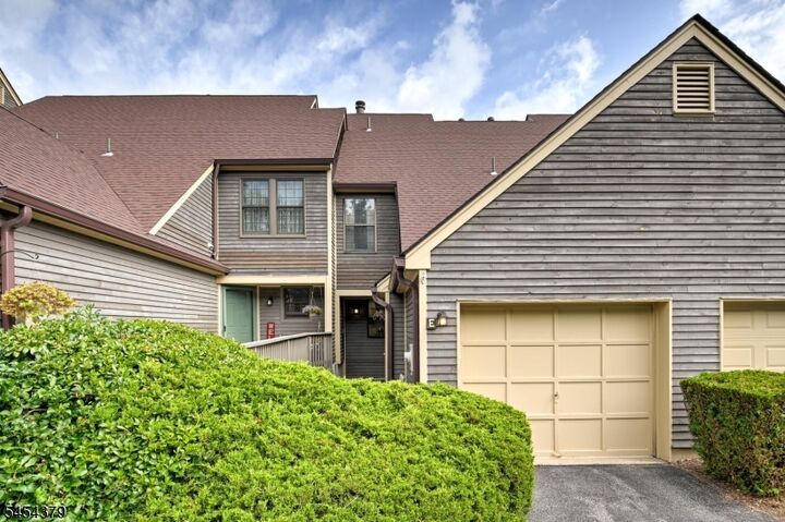 Property Photo:  20 Quincy Ln E  NJ 07480 