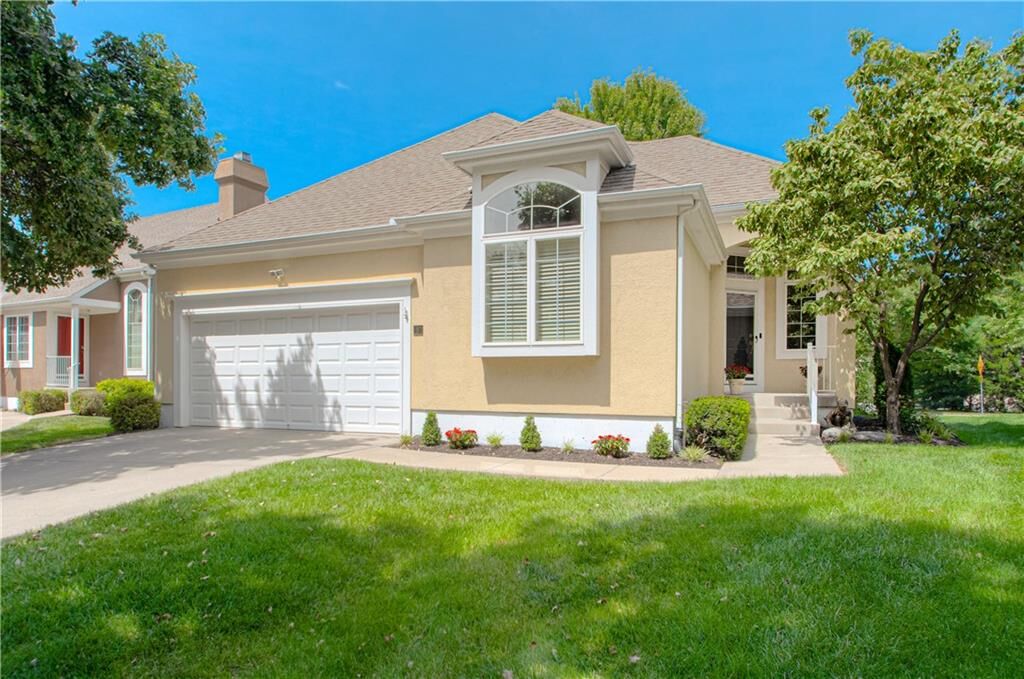 Property Photo: 812 W 132nd Terrace MO 64145