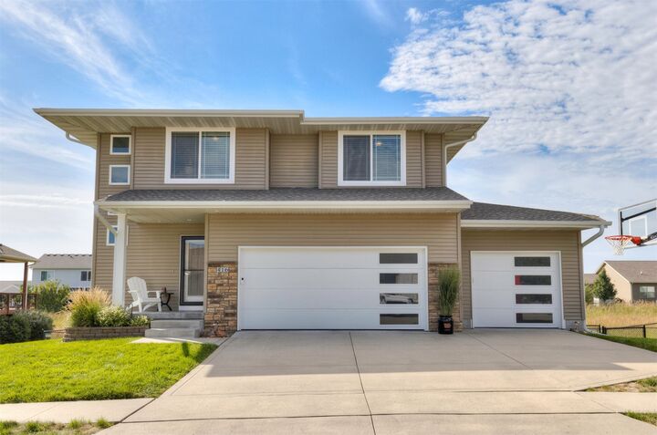 Property Photo: 416 SE 13th Street IA 50111