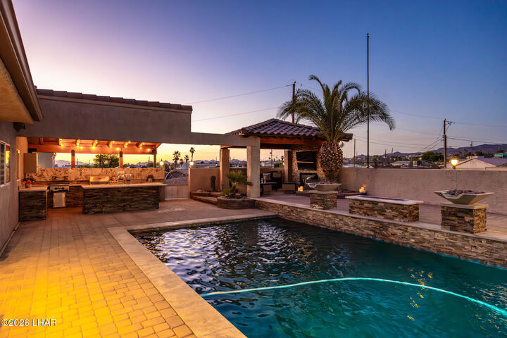 Property Photo:  857 Manor Dr  AZ 86403 