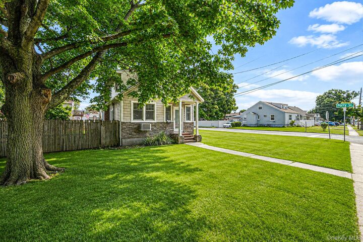Property Photo:  568 N Wellwood Avenue  NY 11757 