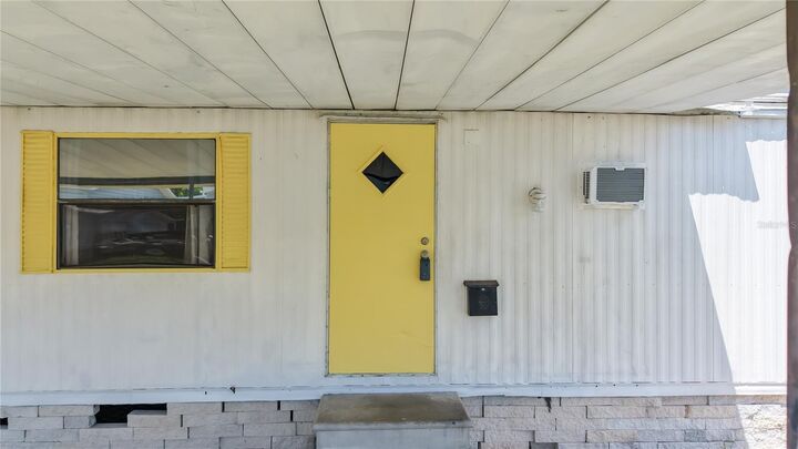 Property Photo:  6050 81st Terrace N  FL 33781 