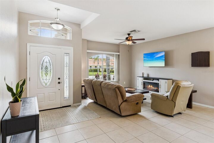 Property Photo:  1742 Altavista Circle Circle  FL 33810 