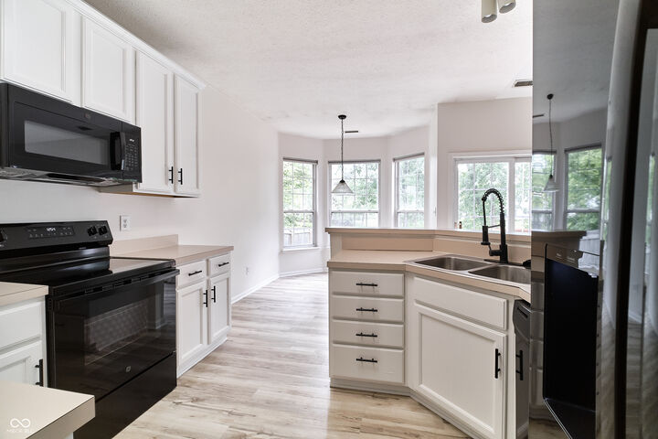 Property Photo: 641 Beaverbrook Drive IN 46032