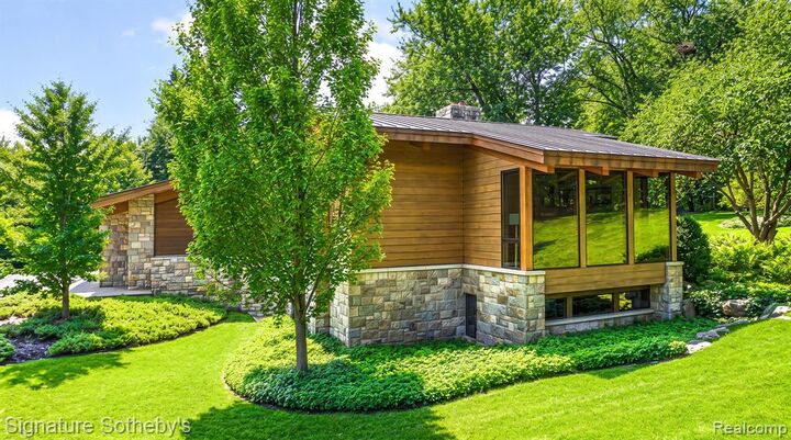 Property Photo: 5051 Beach Road MI 48098 2404