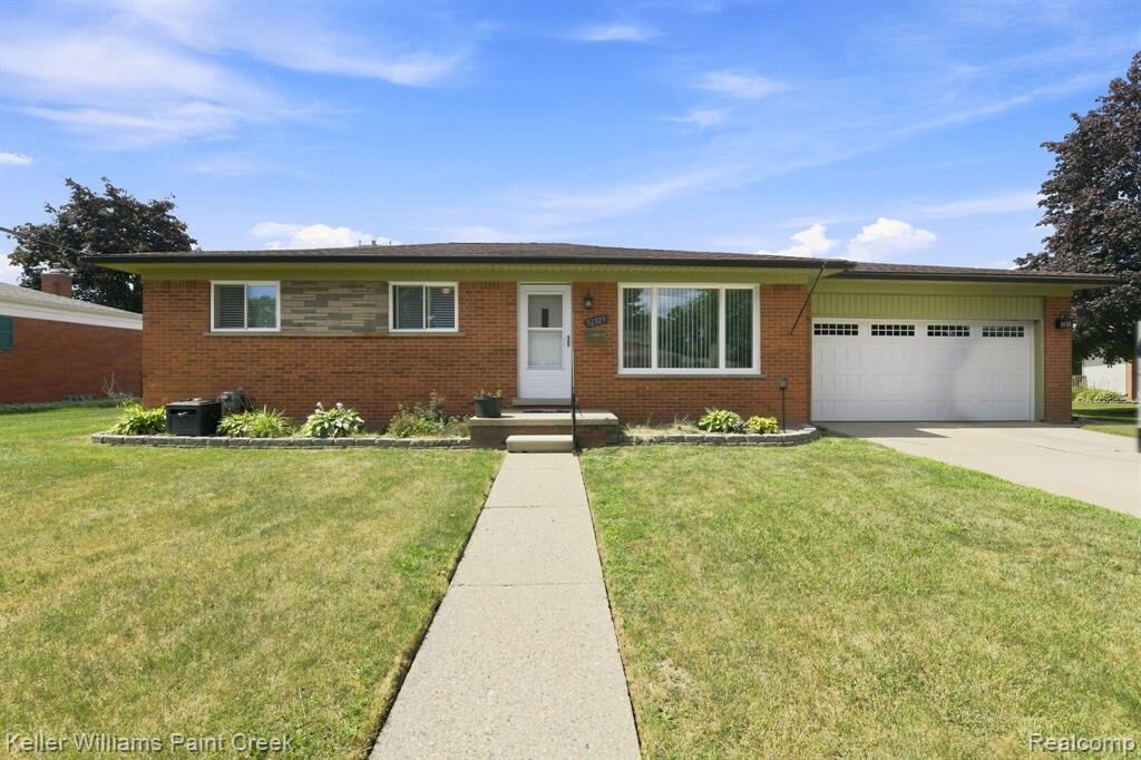Property Photo:  32329 Susilane Street  MI 48066 6911 