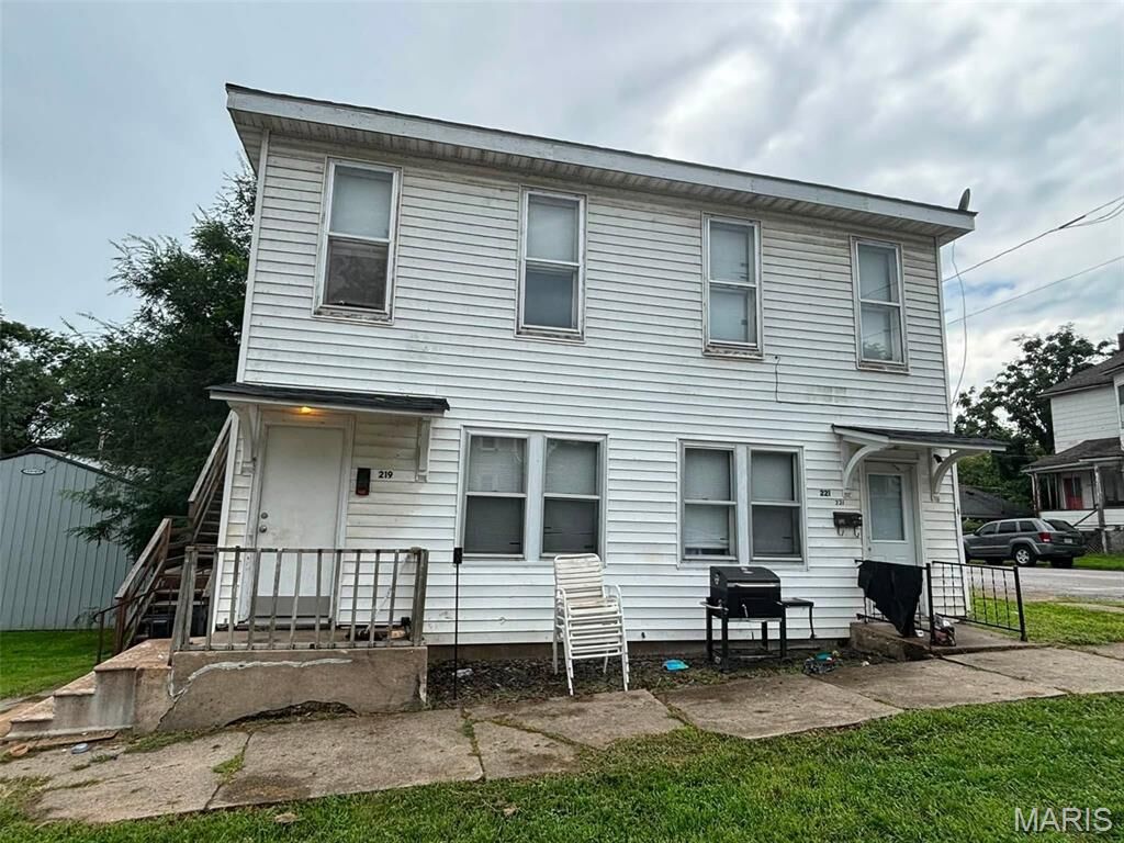 Property Photo: 219-221 N 7th Street MO 63401