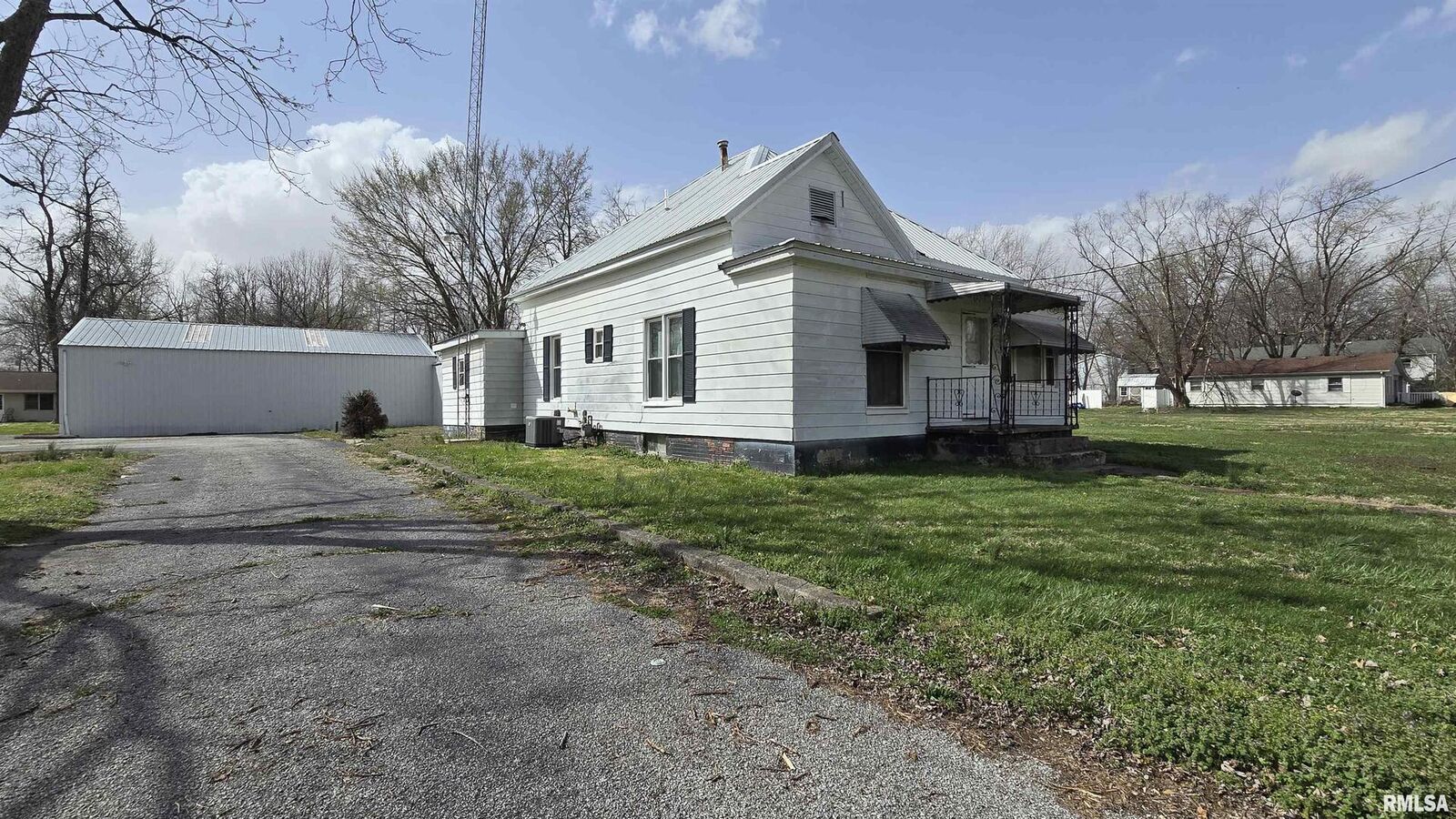 Property Photo: 205 Shaw Street IL 62946