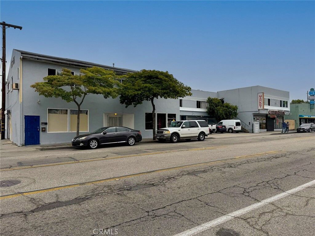 Property Photo:  139 W Arbor Vitae  CA 90301 
